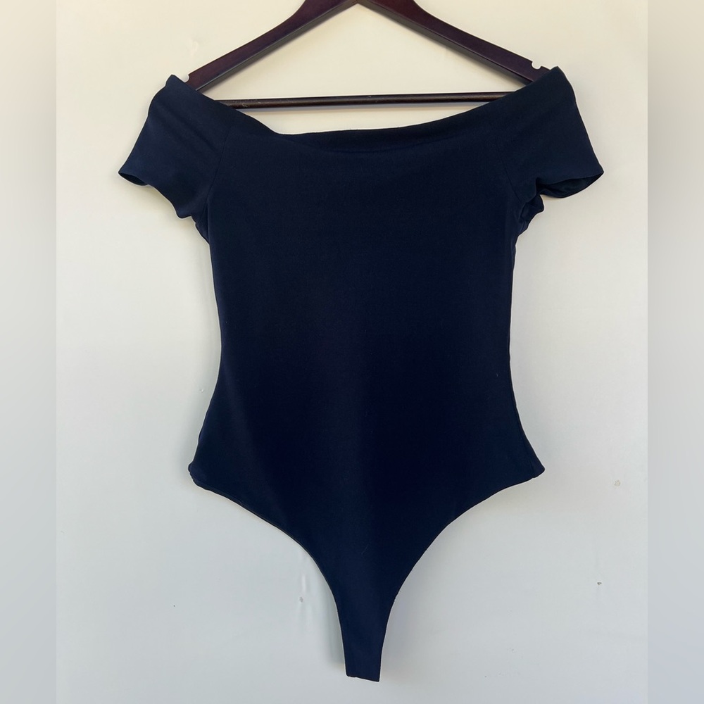 Alice + Olivia Ashlena off-the-shoulder thong bodysuit in navy blue Size S